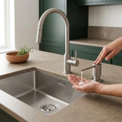 Pure.Sink Elite Steel Shine dispenser pentru săpun încorporabil din oțel inoxidabil, reîncărcabil de sus PS9010-02.